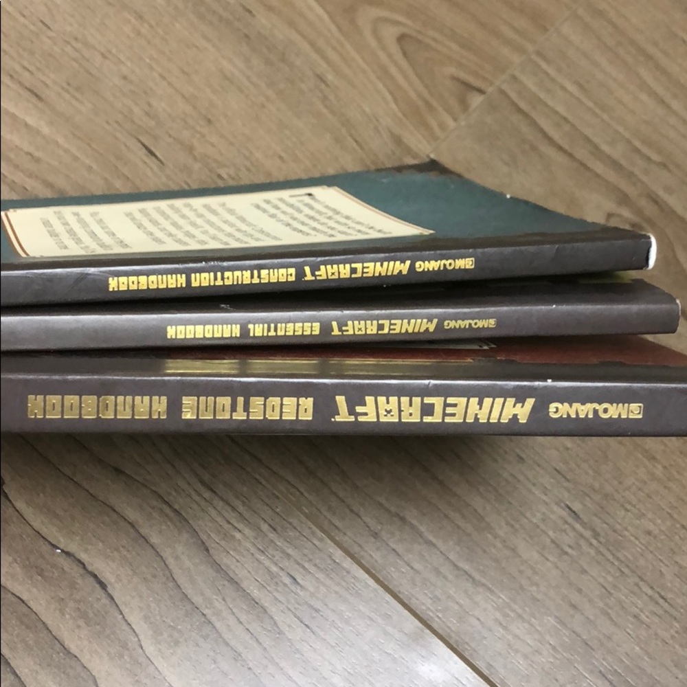 3 Minecraft Handbooks - Picture 10 of 10